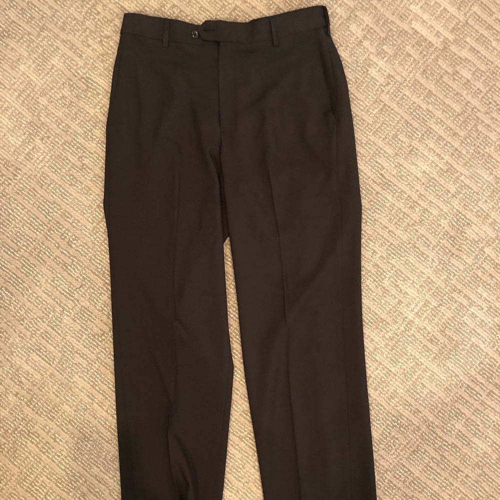 Dress pant with buttons and pockets